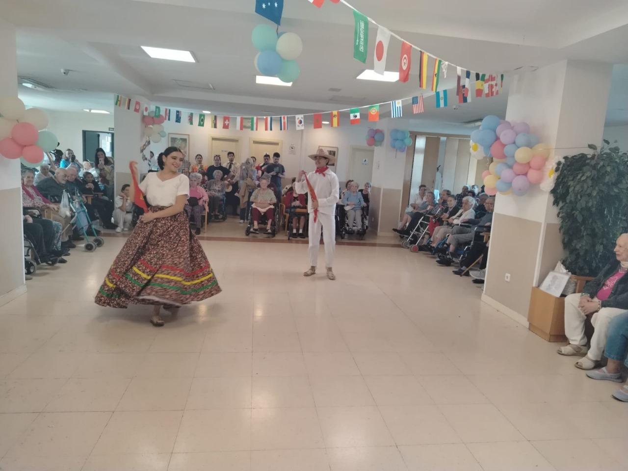 Madrid se rindió al folclore latinoamericano en el Festival “Danzando por la Hispanidad 2025″