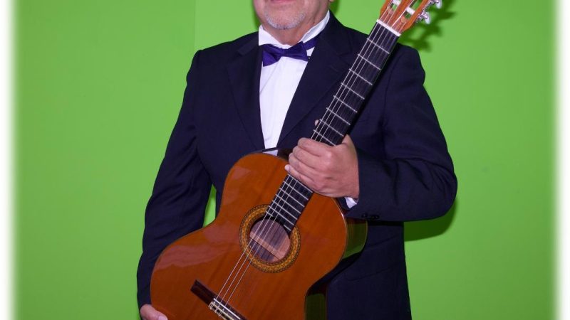 El músico y escritor que hace historia en España: Willy Seguín