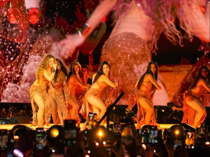 Shakira casi dos décadas después