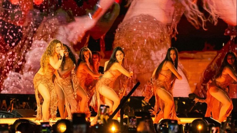 Shakira casi dos décadas después
